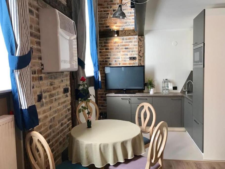 Charming Loft Near Old Town Apartment Tallinn Exterior photo